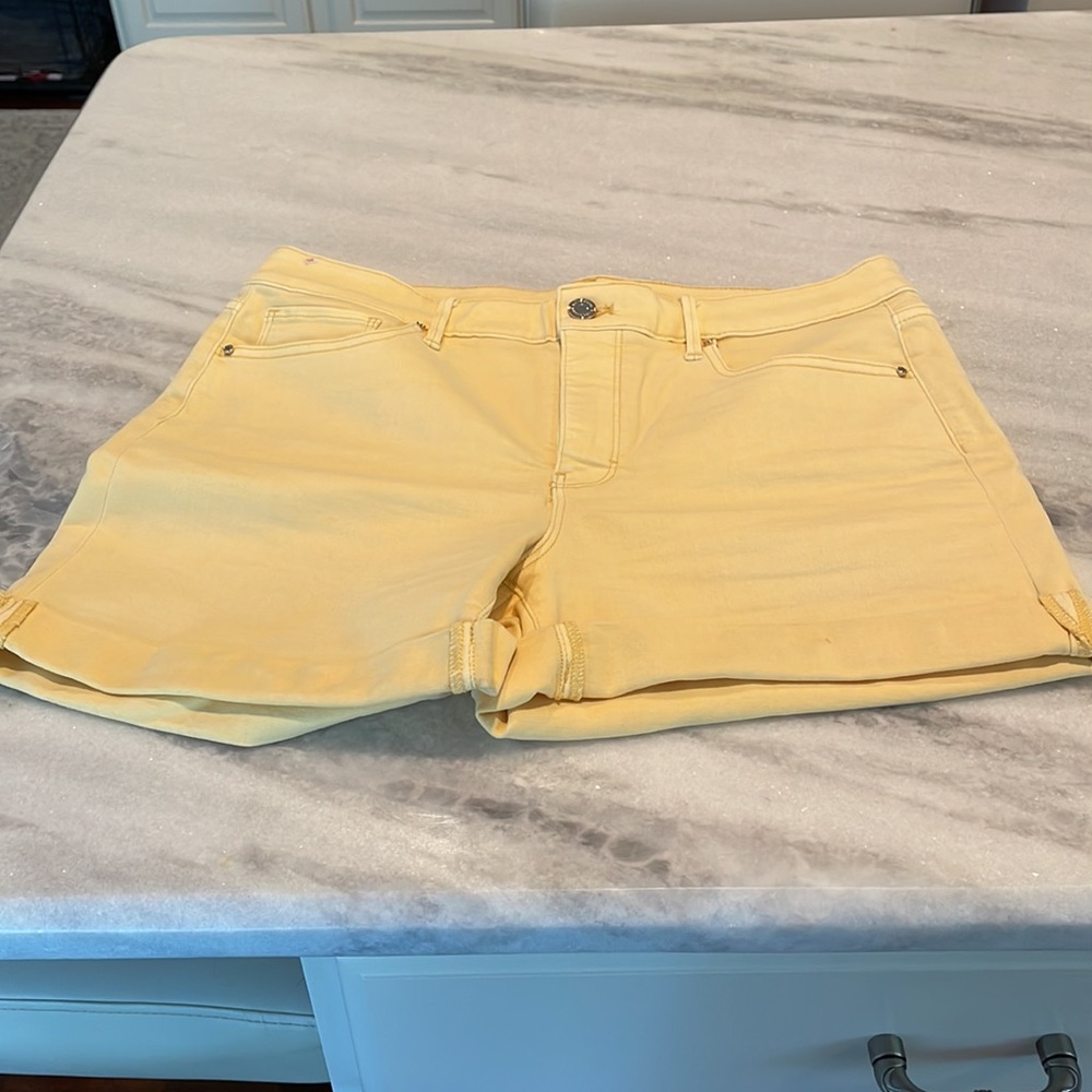 WHITE HOUSE BKACK MARKET JEAN Shorts